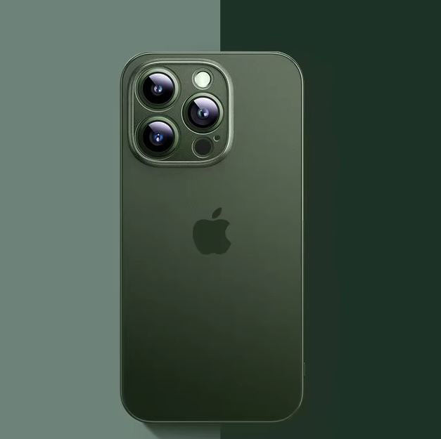 Dark green iPhone 15 Pro silicone cover
